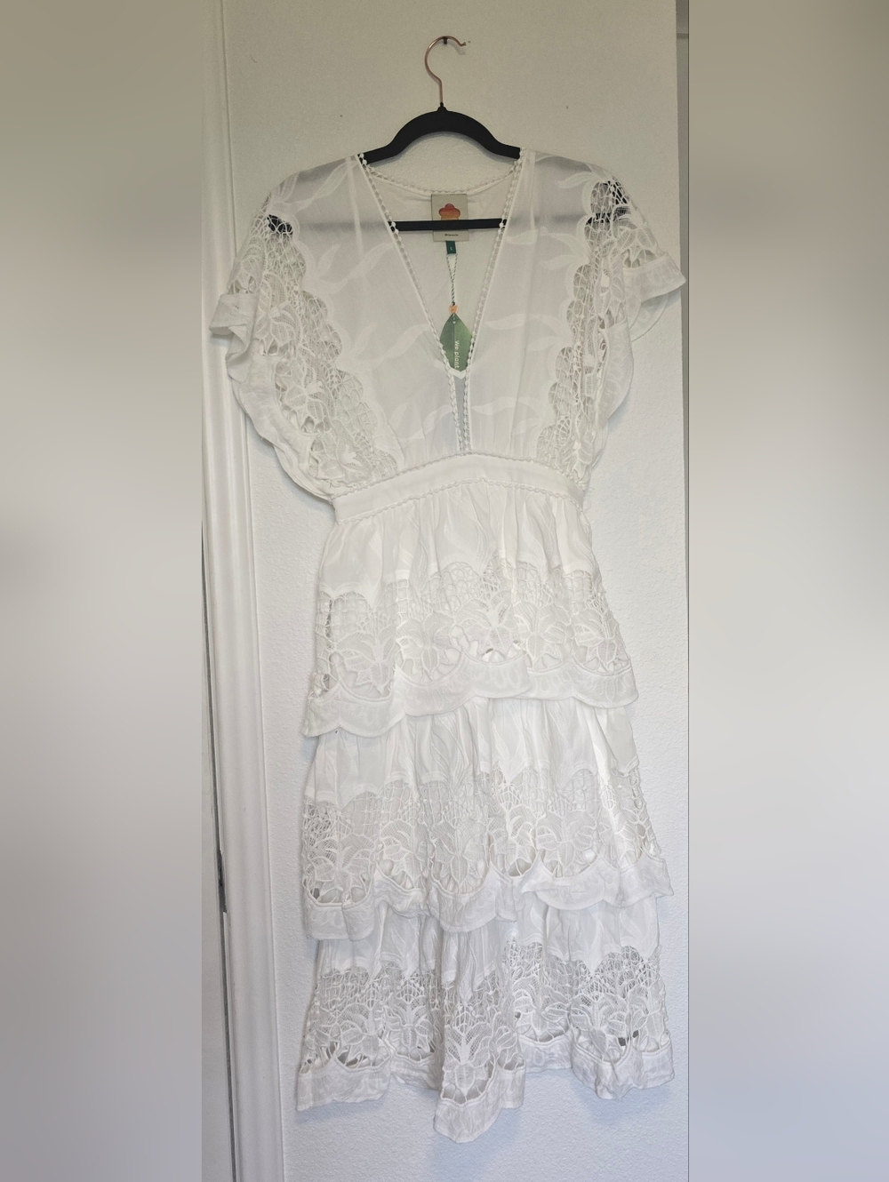 Farm Rio Off-White Richelieu Midi Dress featuring tiered lace detailing Sz S Nwt